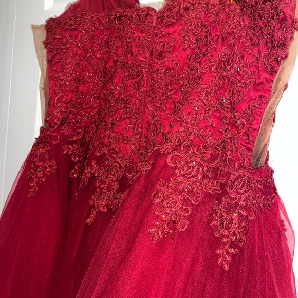 Red Ball Gown Sleeveless Spaghetti Straps Sweep/Brush Train Applique Tulle Dress - Picture 2 of 5